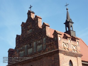 fasada kaplicy nawiązuje wyglądem do kościoła św. Mikołaja w Bochni