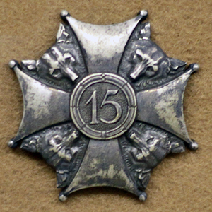 Odznaka 15. pułku piechoty. Fot. Anwit. Zasoby Wikimedia Commons