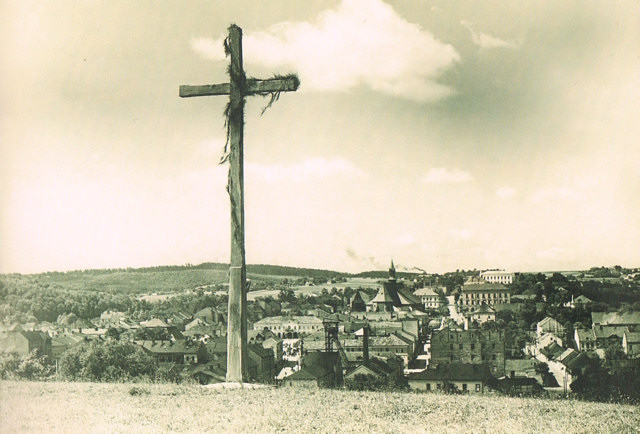 Krzyż na Krzęczkowie na przedwojennej fotografii Kazimierza Gargula. Zbiory Muzeum w Bochni