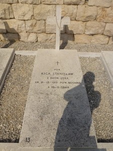 Grób por. Stanisława Kicy poległego pod  Monte Cassino