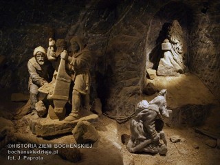 górnicy w kopalni bocheńskiej - rzeźby współczesne