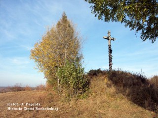 Kopiec z krzyżem w Moszczenicy