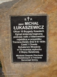 tablica na grobie podporucznika Michała Łukaszewicza w Trzcianie
