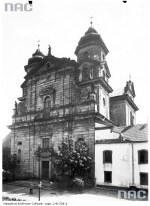 Fasada kościoła klasztornego w wiśnickim więzieniu. Lata 30. XX w. Zbiory Narodowego Archiwum Cyfrowego